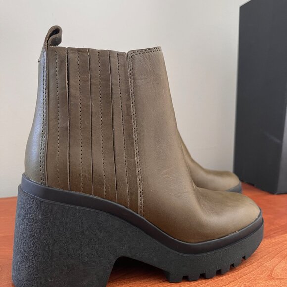 Eileen Fisher Kat Chelsea Boot in Olive Leather w/ Lug Sole - Sz 6.5 - Picture 5 of 9